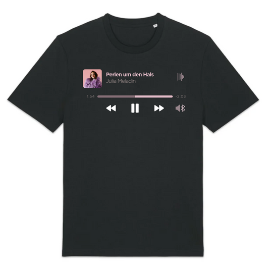 Shirt •  Perlen um den Hals